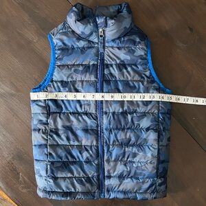 Amazon Essentials Blue Camo Quilted Puffer Vest EUC